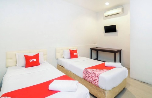 Kuching Hotel | OYO 44017 L & C Premium Stay