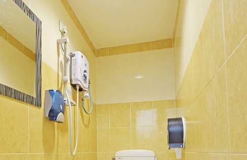 Taman Johor Jaya Hotel | OYO 44026 98 Hotel