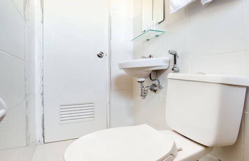 Sampaloc Hotel | OYO 490 V-cat Apartelle
