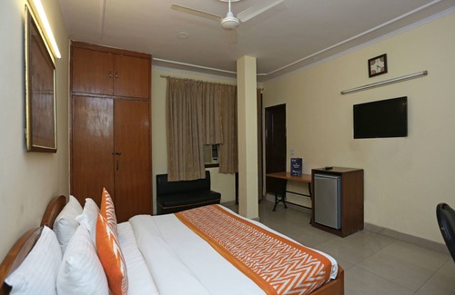 Kalkaji Hotel | OYO 542 Kalkaji Residency Bnb