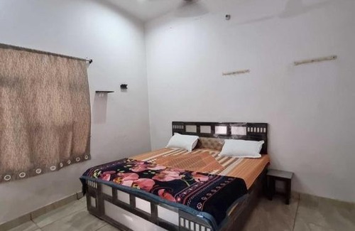 Mat Hotel | OYO 70048 Hotel Gv