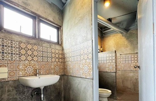 Huai Khwang Hotel | OYO 75465 Lucky Hoste