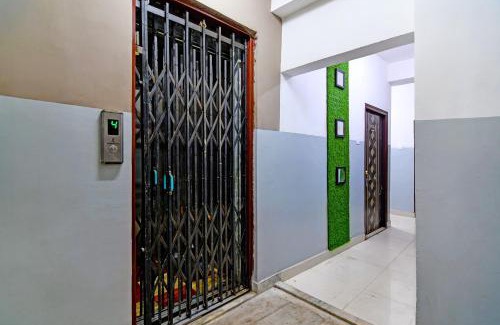 Block E Hotel | OYO 82026 BANGUR INN