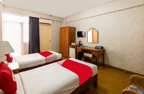 Ploenchit Hotel | OYO 870 12 PM Bangkok