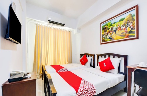 Palanan Hotel | OYO 893 Dian Suites Makati