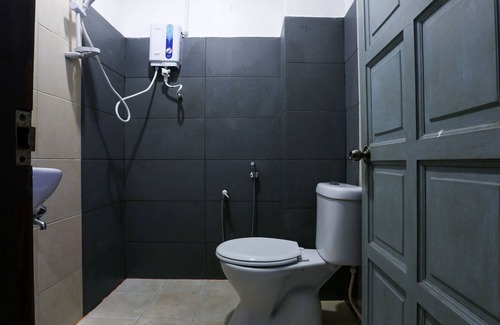 Kubang Kerian Hotel | OYO 89797 Hotel Mansya