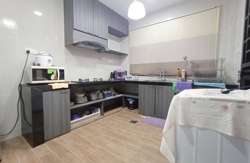 Kuching Apartamento | OYO 90203 Emma Sukma Homestay