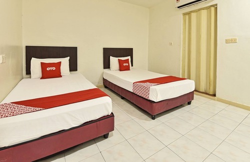 Larkin Hotel | OYO 90806 Rumah Tumpangan Laut Selatan
