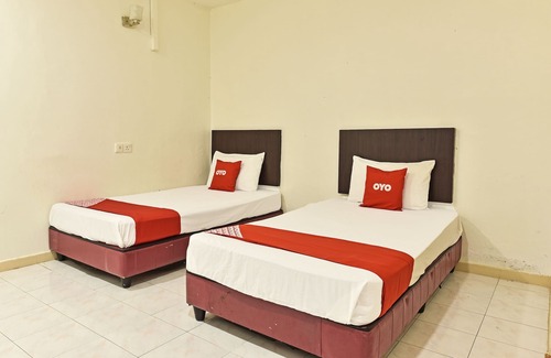 Larkin Hotel | OYO 90806 Rumah Tumpangan Laut Selatan