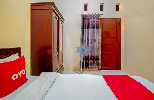 Surabaya Hotel | OYO 90829 Sahara Homestay Syariah