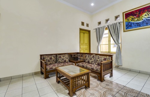 Cimahi Hotel | OYO 90892 My Guest House Syariah
