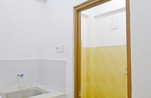 Penatih Hotel | OYO 90967 Soka Asri Guest House