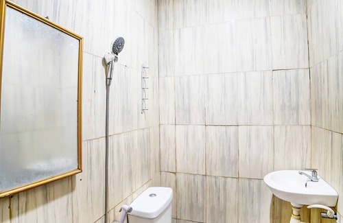 North Labuhanbatu Hotel | OYO 91224 Brayan Guest House