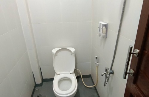Kuala Lipis Hotel | OYO 92243 Fanilly Guest House MarabahanNearJembatan Rumpiang