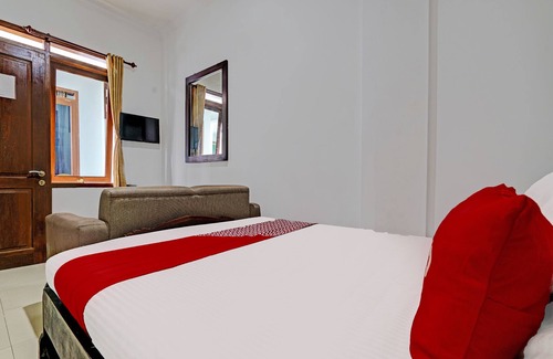 Cigudeg Hotel | OYO 92249 Wisma Rina Rini Tegalega Park