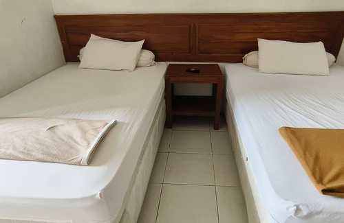 Banjarmasin Hotel | OYO 93123 Wisma Hamalau SyariahNearPulau Bromo Pedestrian Bridge