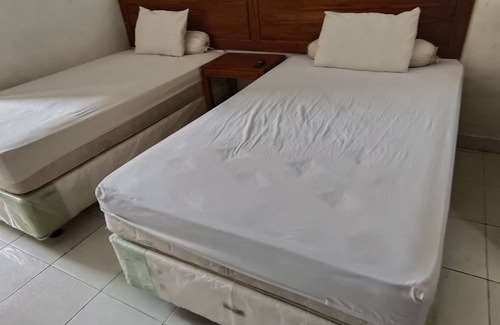 Banjarmasin Hotel | OYO 93123 Wisma Hamalau SyariahNearPulau Bromo Pedestrian Bridge