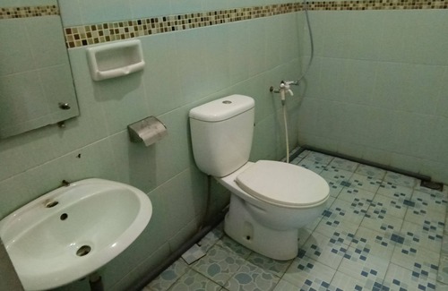 Banjarmasin Hotel | OYO 93123 Wisma Hamalau SyariahNearPulau Bromo Pedestrian Bridge