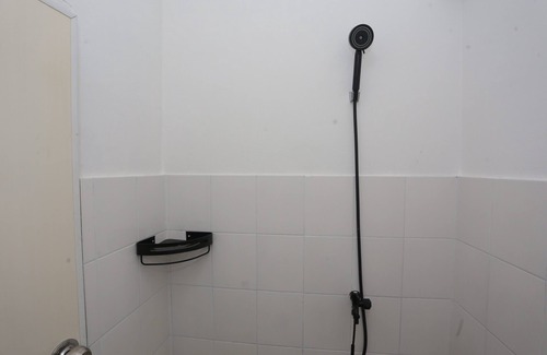 Depok Hotel | OYO 94069 Mp Room