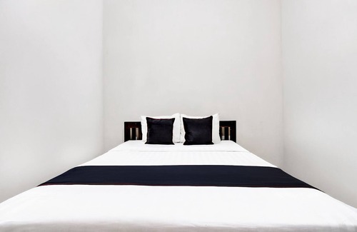 Semarang Hotel | OYO 94683 Oteng Stay