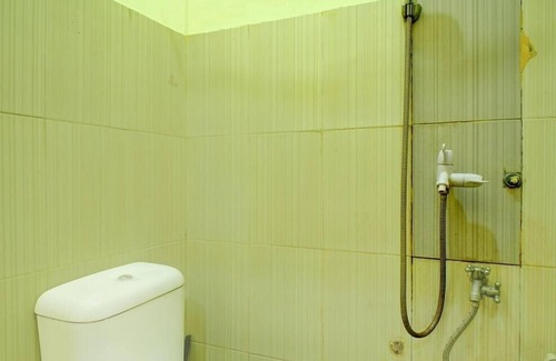 Depok Hotel | OYO 94716 Hartini Residence Syariah