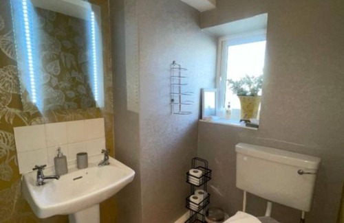 Hawes Hotel | OYO Cocketts Hotel
