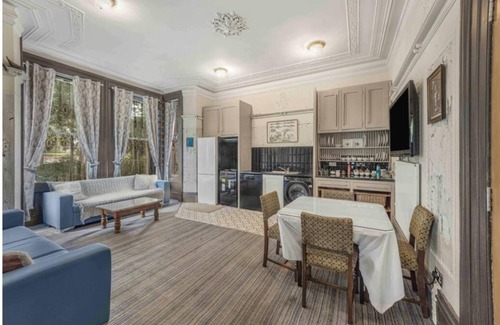 Trafford Casa | Cornerstones Guest House