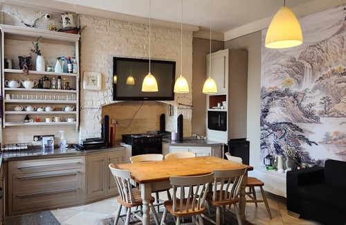 Trafford Casa | Cornerstones Guest House