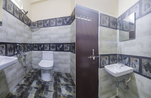 Kukatpalli Hotel | OYO Flagship D Grand Residency