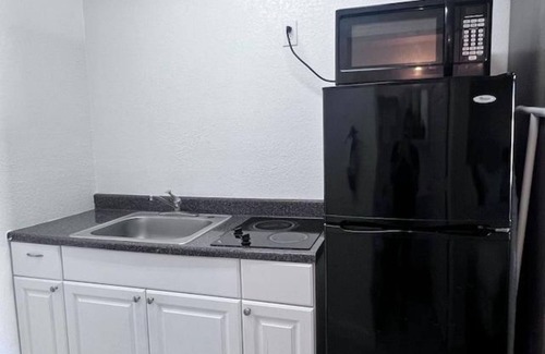 Pearsall Hotel | OYO Garden Inn and Suites Pearsall I-35 East