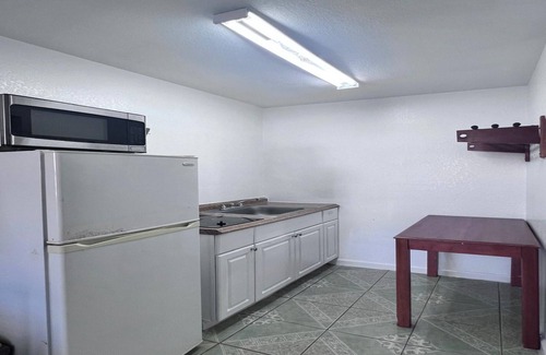 Pearsall Hotel | OYO Garden Inn and Suites Pearsall I-35 East