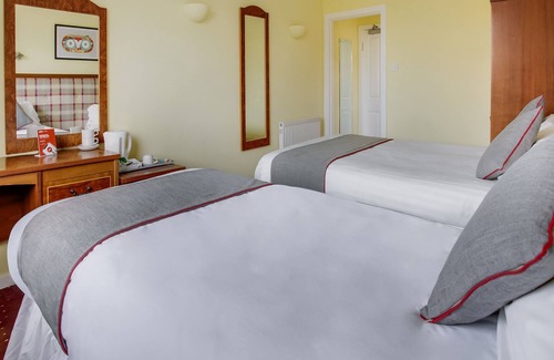 Ayr Hotel | OYO Glenpark Hotel, Ayr Central