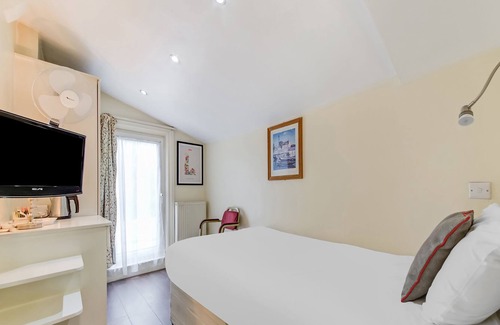 Addison Hotel | OYO Grantly Hotel, London Shepherd's Bush