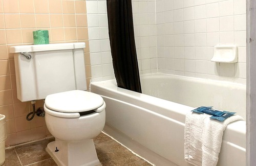 Dexter Hotel | OYO Hickory House Inn