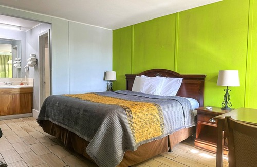 Dexter Hotel | OYO Hickory House Inn
