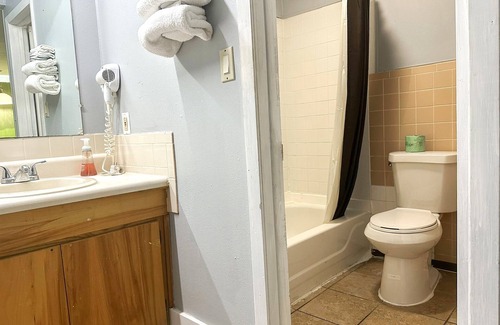 Dexter Hotel | OYO Hickory House Inn