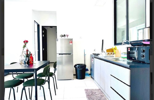 George Town Hotel | OYO Home 90948 Irishe Homestay Penang City Seaview