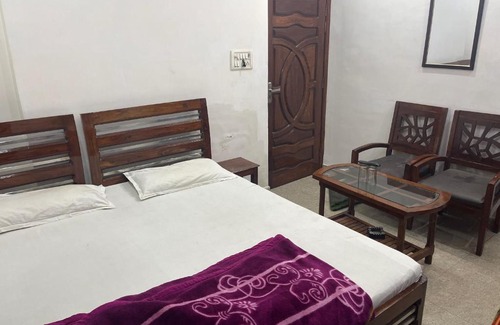 Kasganj Hotel | OYO 80698K Maa Annapurna Residency