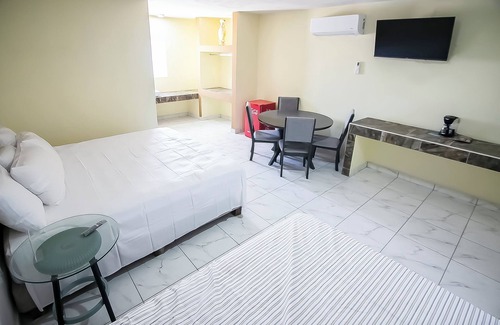 Colonia El Progreso Hotel | OYO Hotel Plaza Las Torres, Cabo San Lucas