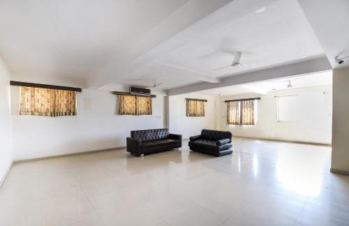 Udhna Hotel | OYO Hotel Siddhi Inn