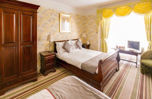 Pembroke Hotel | OYO Lamphey Hall Hotel