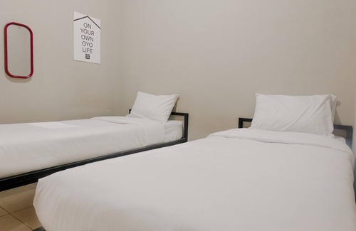 Dinoyo Hotel | OYO Life 2399 Gerbera House - Kos Putri