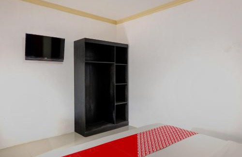 Trenggalek Hotel | OYO Life 2966 Hotel Atriaz