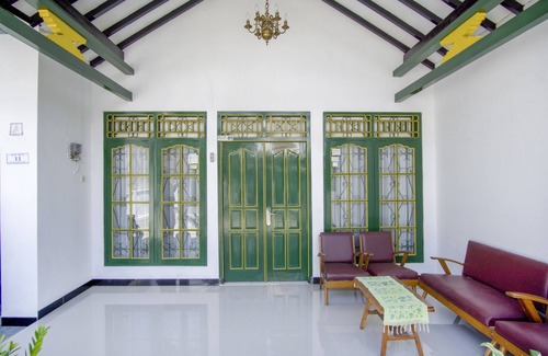 Banjarasri Hotel | OYO Life 3301 Pondok Eyang Obi