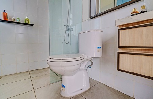 Karawang Hotel | OYO Life 92719 Rolling Hills Residence Karawang