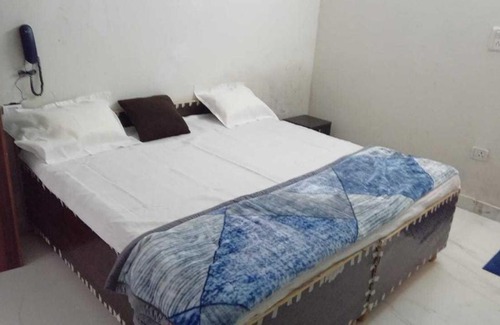 Aligarh Hotel | OYO Royal Palm