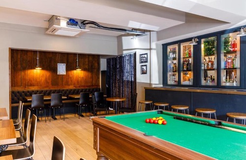 Brighton Hotel | OYO Ruby Pub & Hotel