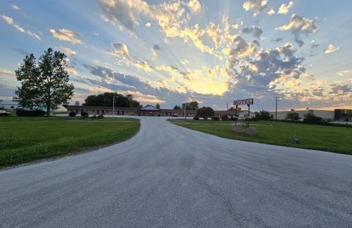 Eagle Grove Hotel | OYO Sandman Inn