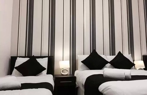 Heston Central Hotel | OYO The Firs Lodge