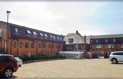 Luton Hotel | OYO The Luton Hotel